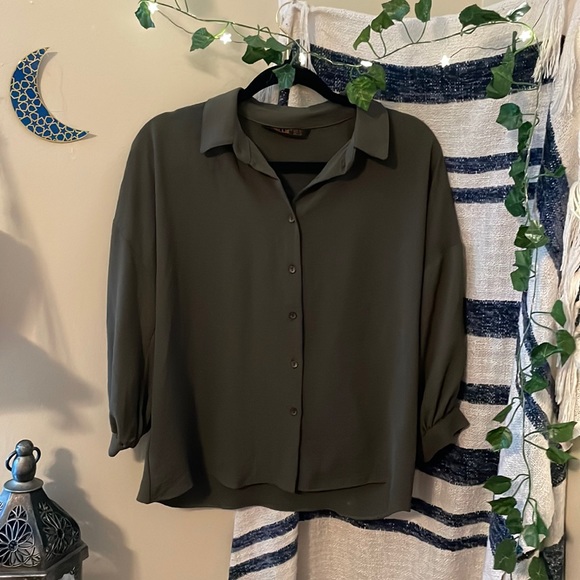 Ivy Green Long Sleeved Button-Up Collared Shirt - Picture 1 of 4